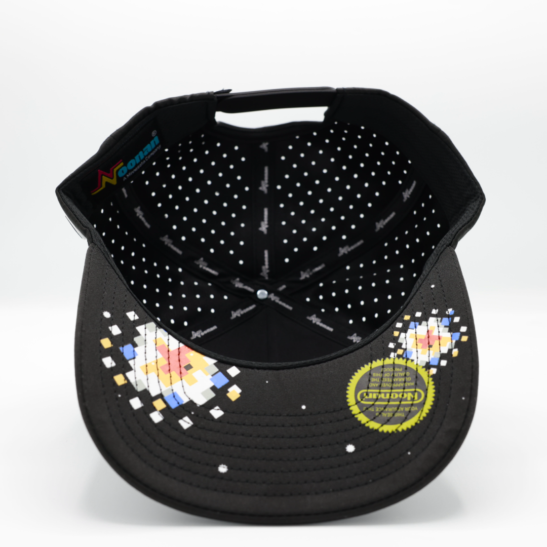 <h2>Tiger In The Woods</h2> <p>Black Snapback Hat</p>